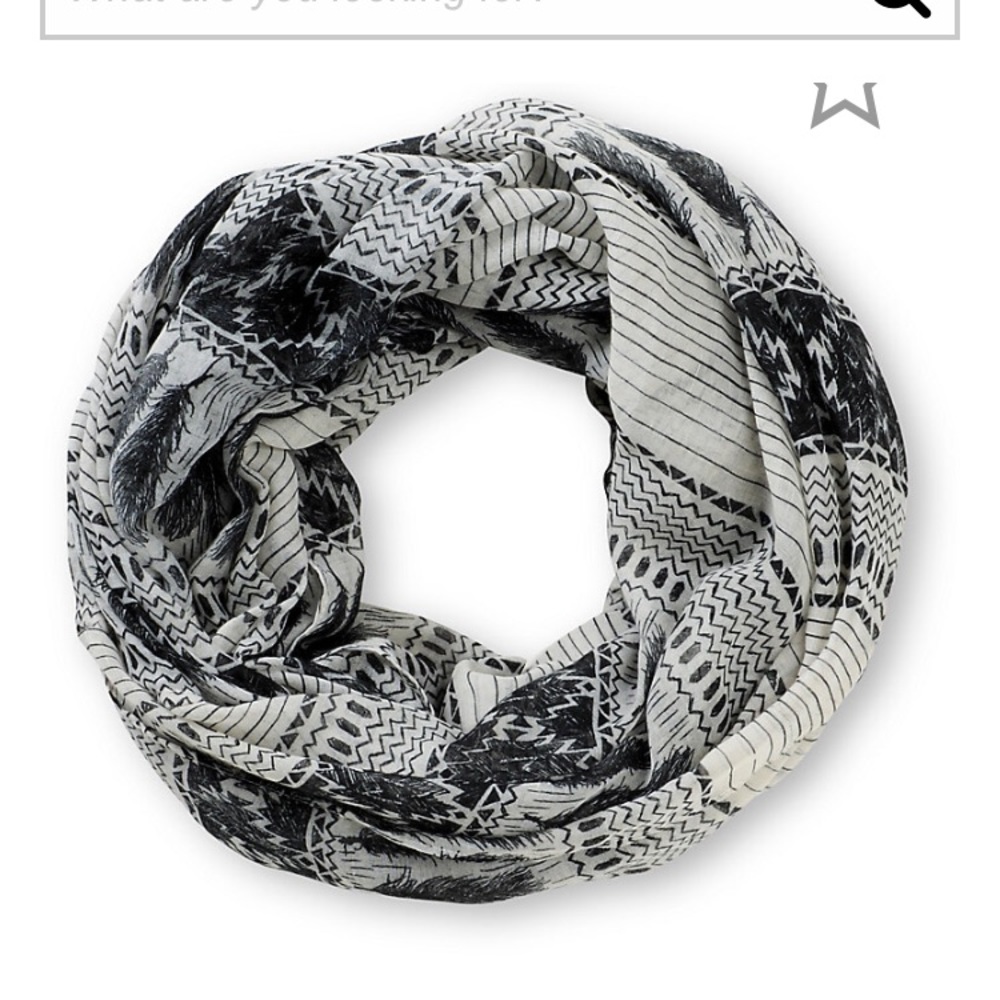 💚 5 for $15! 💚 Black and White Feather Print Infinity Scarf